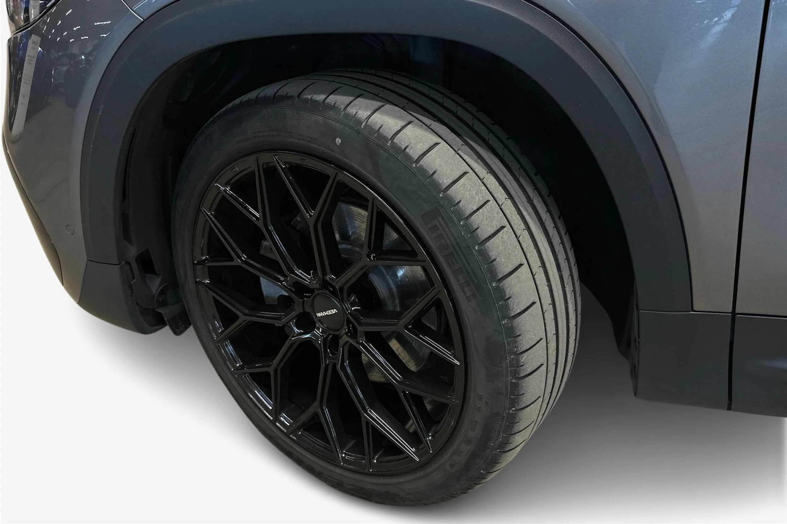 harmaa Mercedes-Benz EQB 2023 kuva 12.