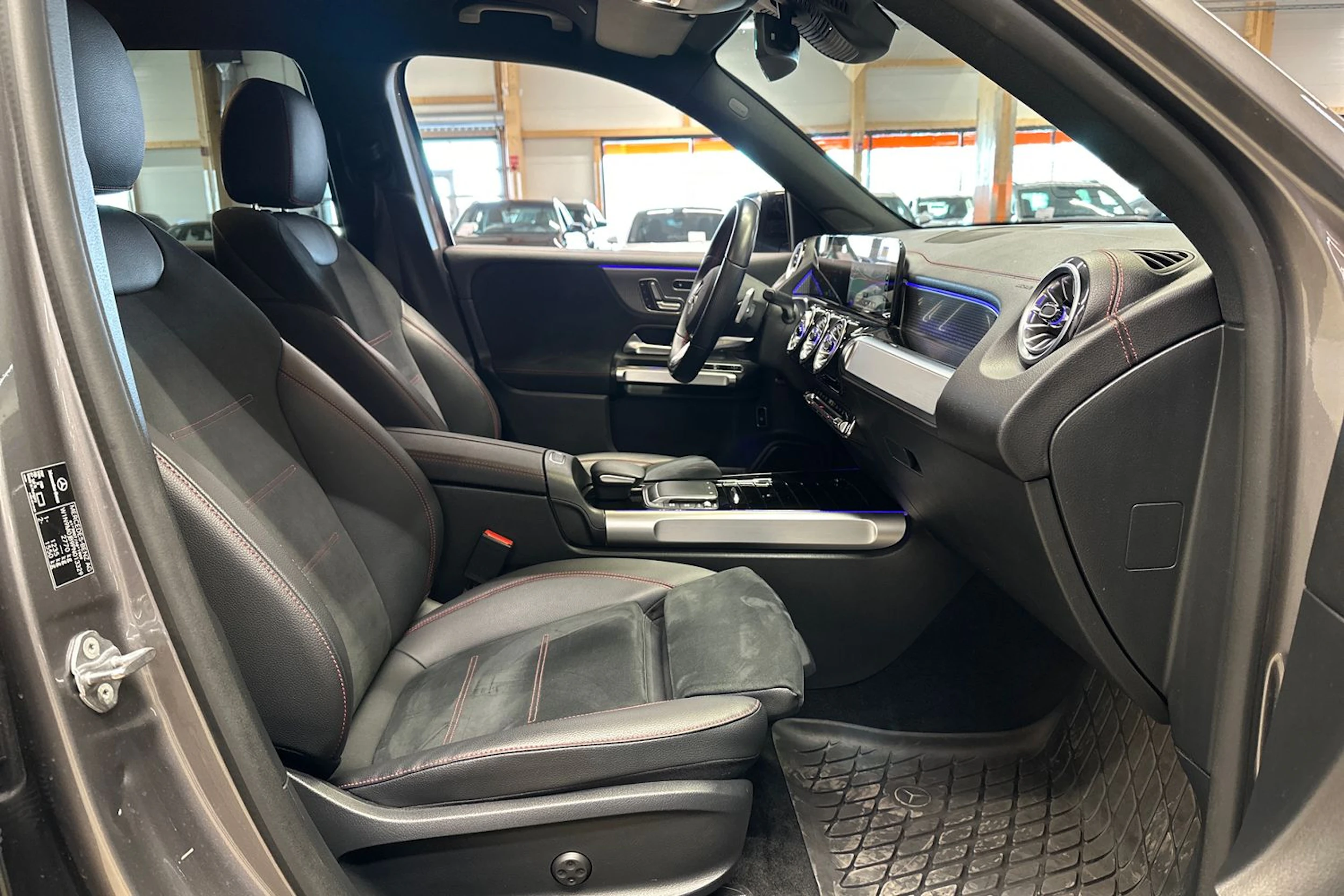 harmaa Mercedes-Benz EQB 2023 kuva 15.