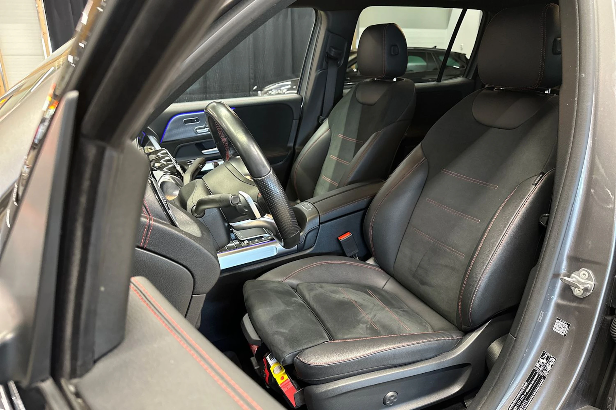 harmaa Mercedes-Benz EQB 2023 kuva 18.