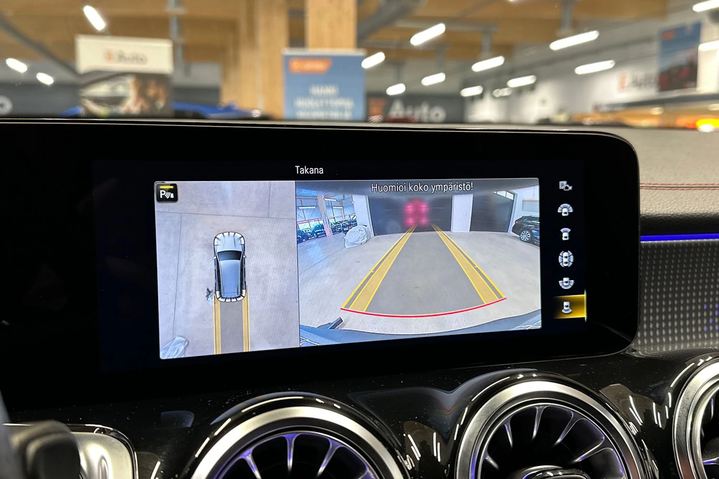 harmaa Mercedes-Benz EQB 2023 kuva 19.