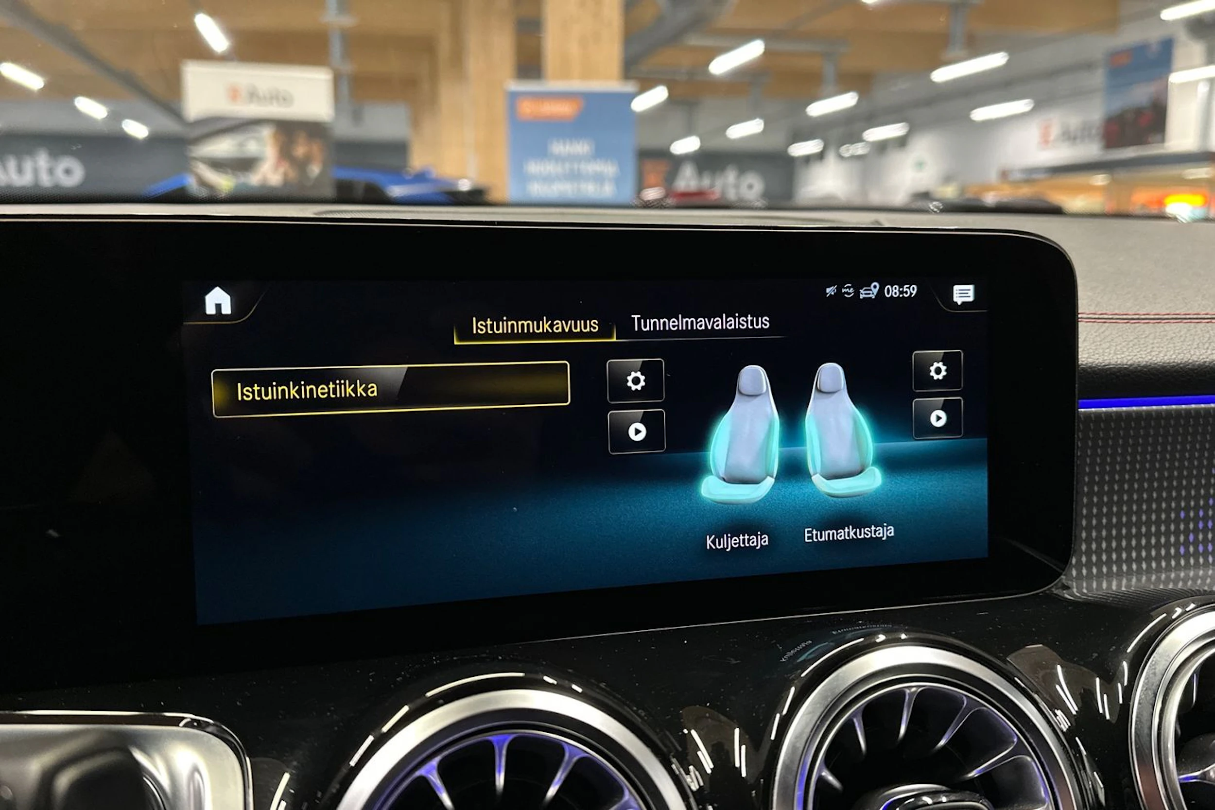 harmaa Mercedes-Benz EQB 2023 kuva 22.