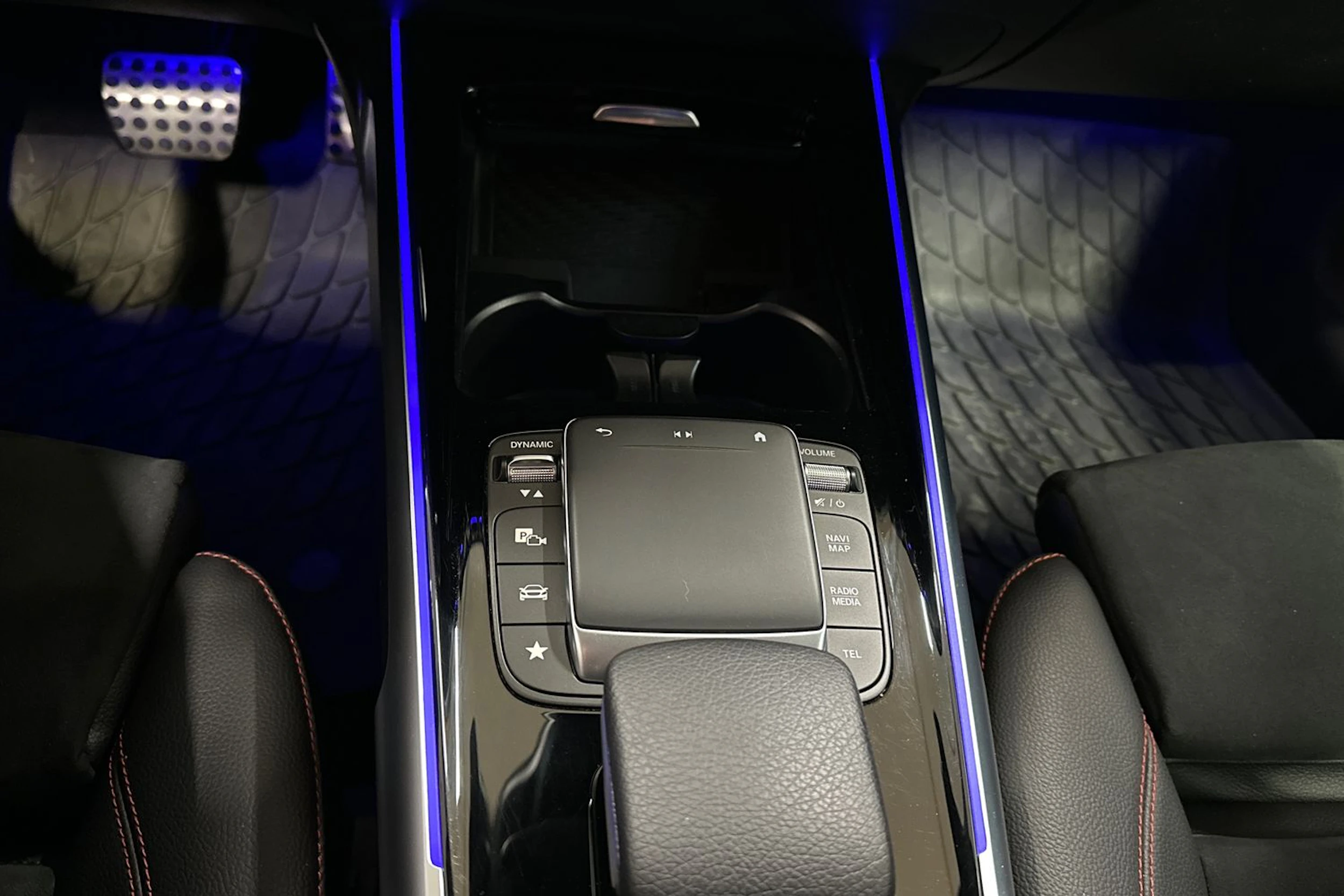 harmaa Mercedes-Benz EQB 2023 kuva 25.