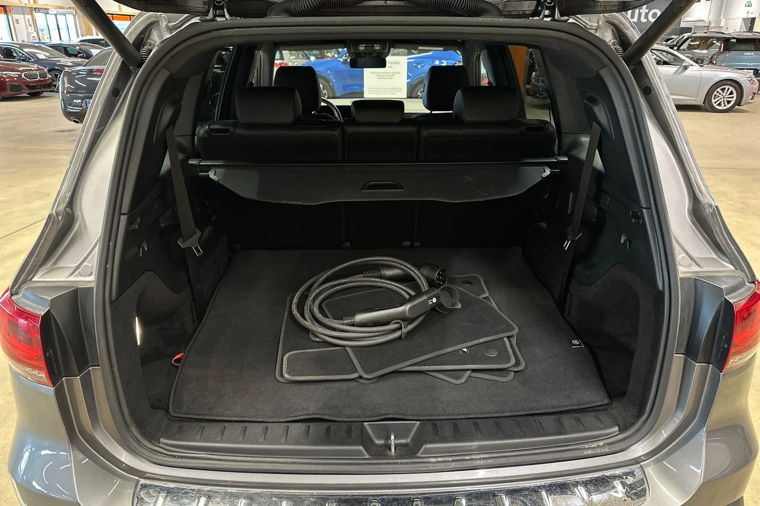 harmaa Mercedes-Benz EQB 2023 kuva 33.