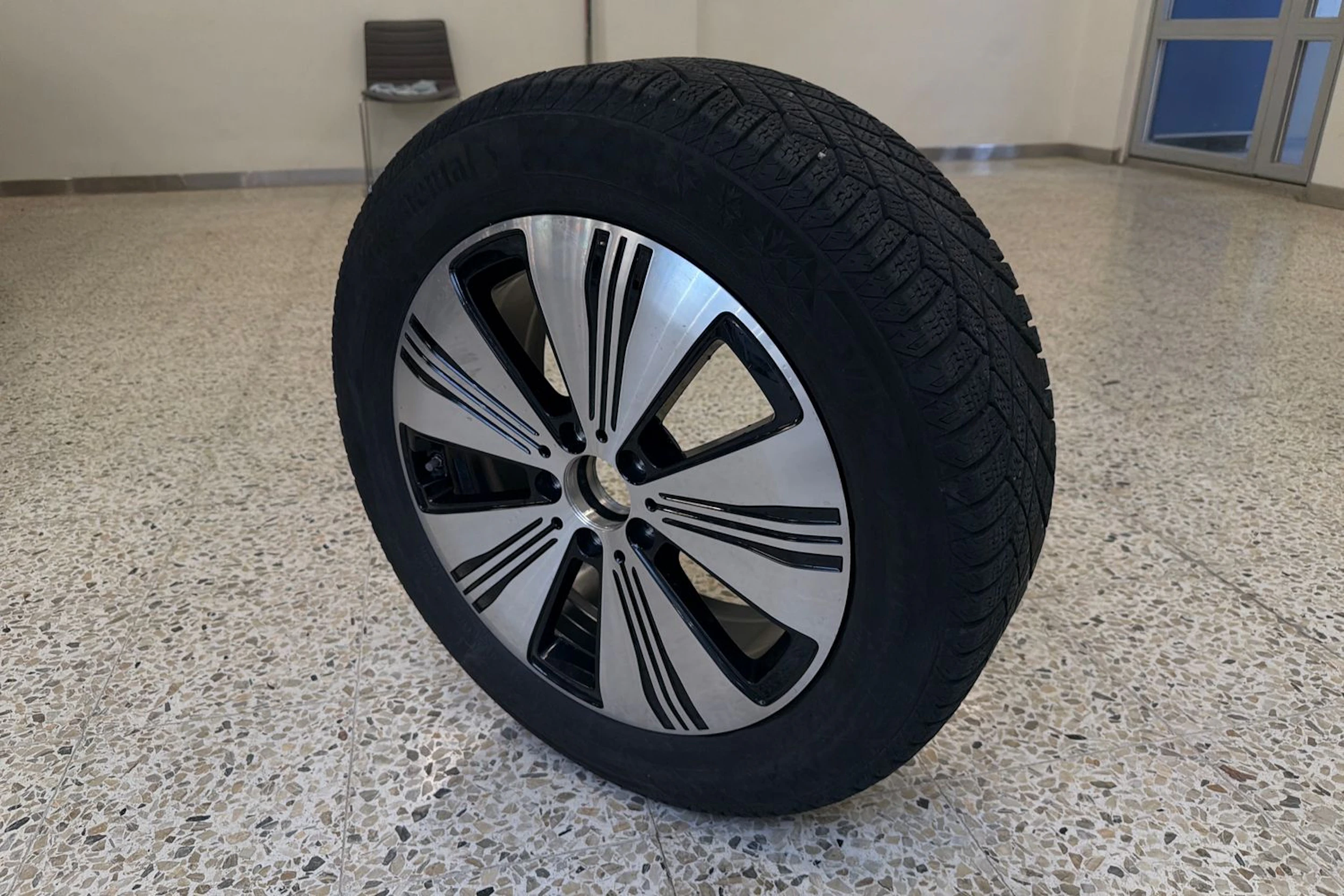 musta Mercedes-Benz EQB 2022 kuva 10.