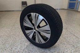 musta Mercedes-Benz EQB 2022 kuva 10.