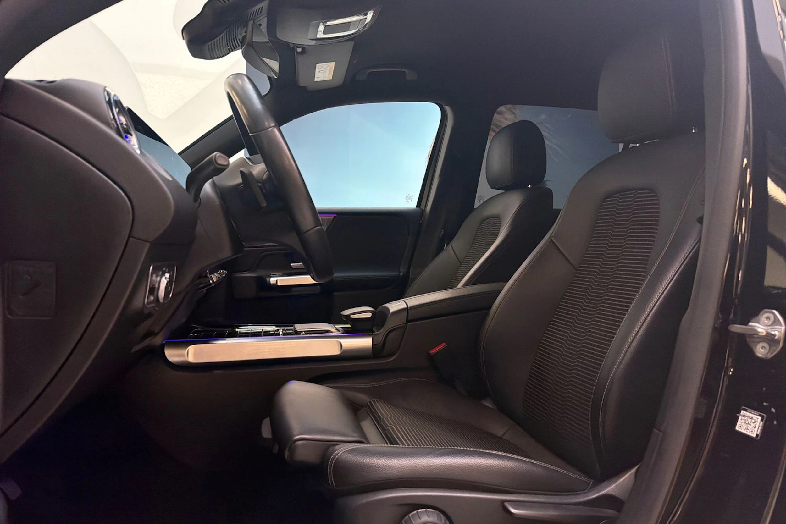 musta Mercedes-Benz EQB 2022 kuva 11.