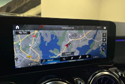 musta Mercedes-Benz EQB 2022 kuva 16.