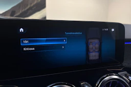 musta Mercedes-Benz EQB 2022 kuva 18.