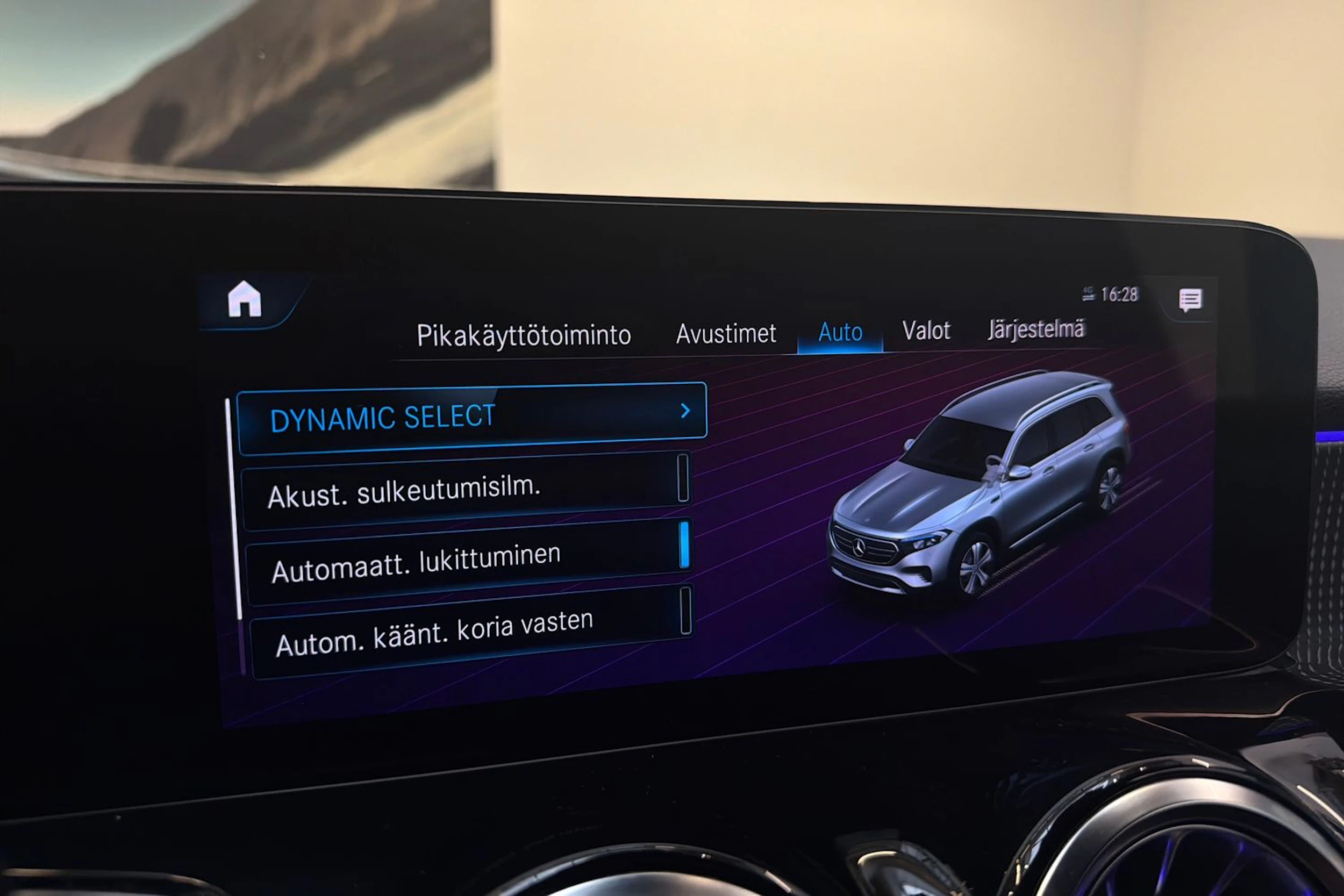 musta Mercedes-Benz EQB 2022 kuva 21.