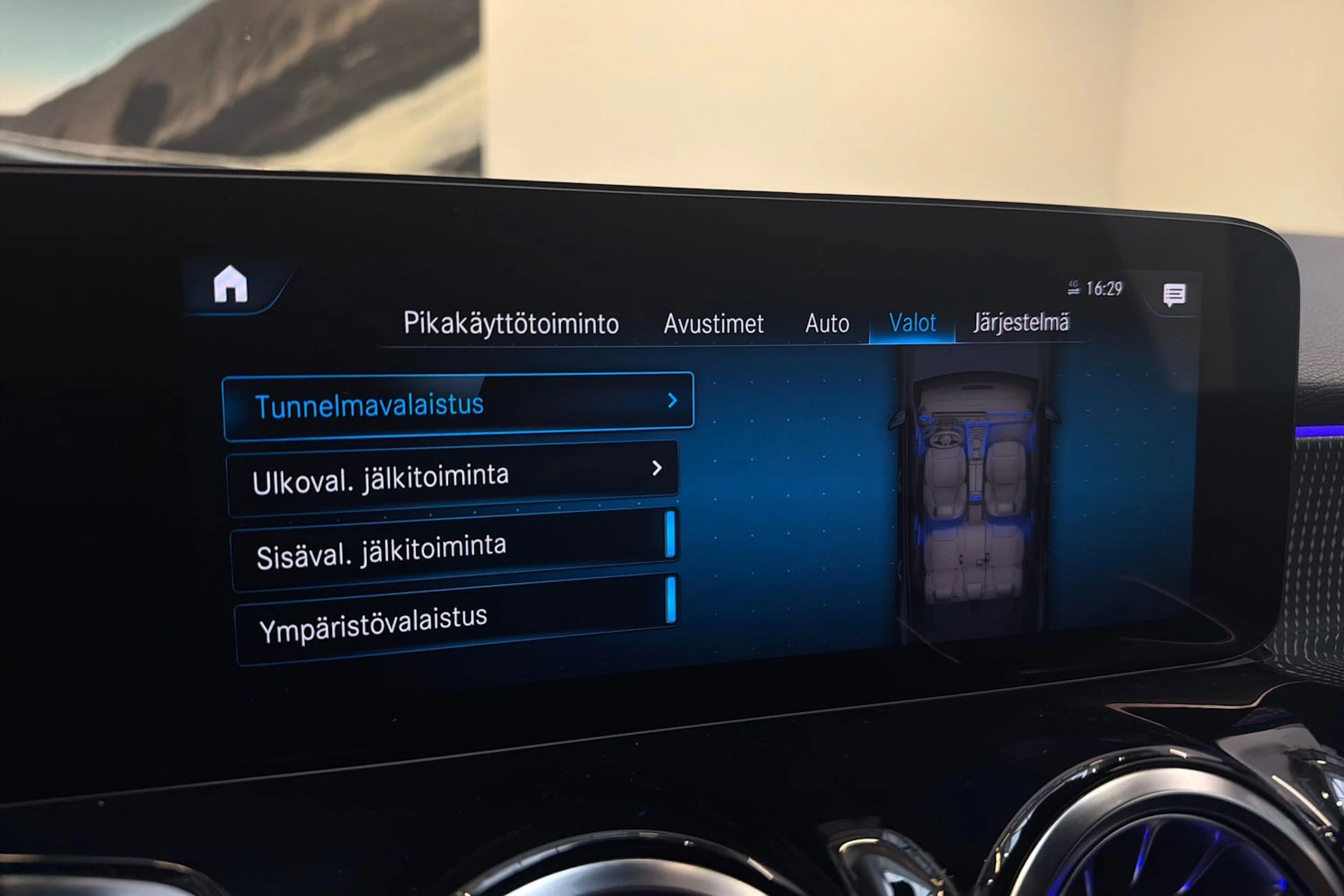 musta Mercedes-Benz EQB 2022 kuva 22.