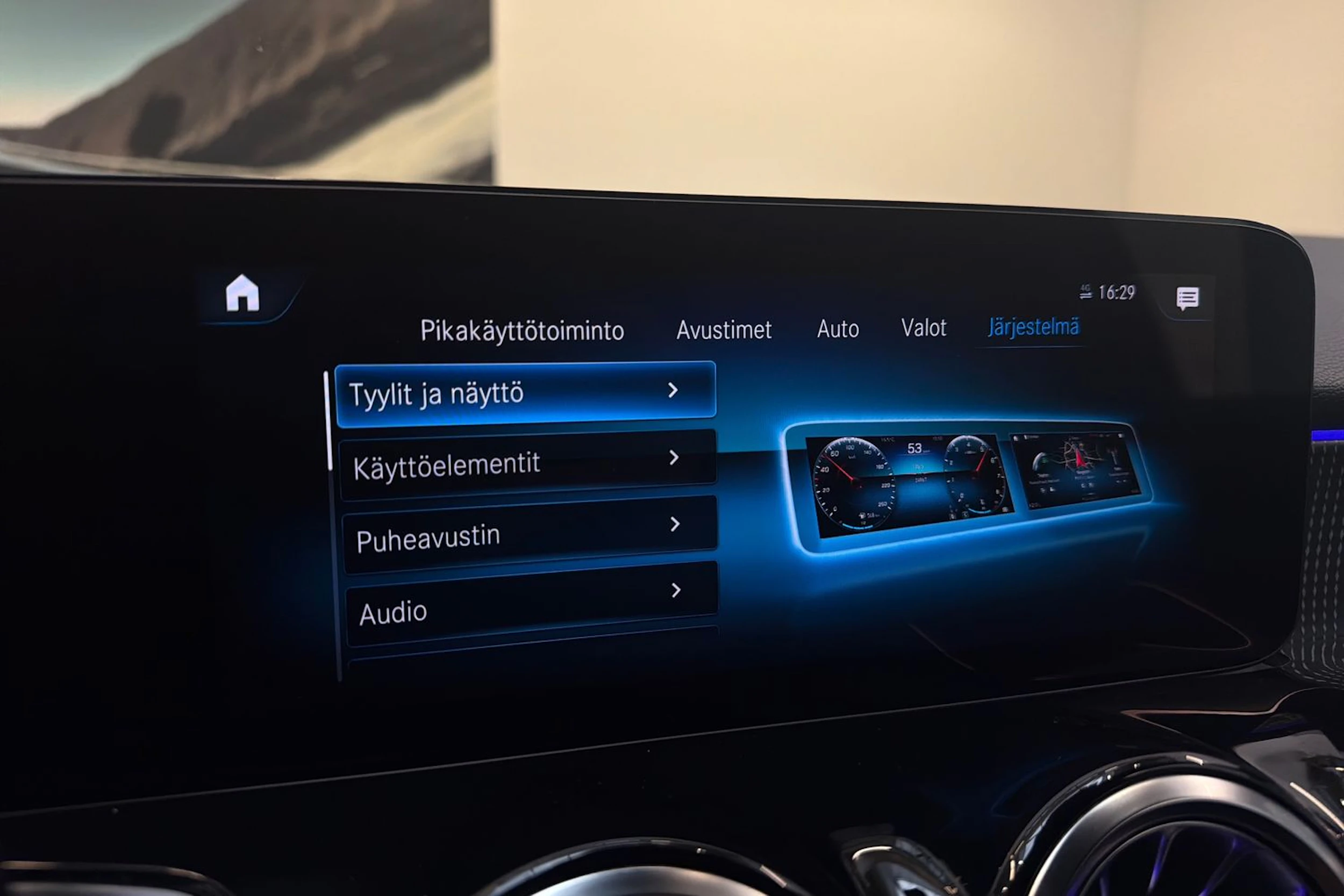 musta Mercedes-Benz EQB 2022 kuva 23.