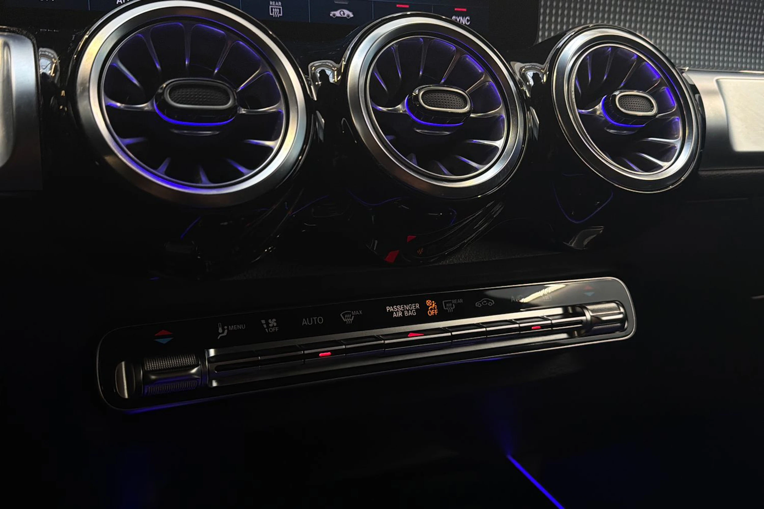 musta Mercedes-Benz EQB 2022 kuva 28.