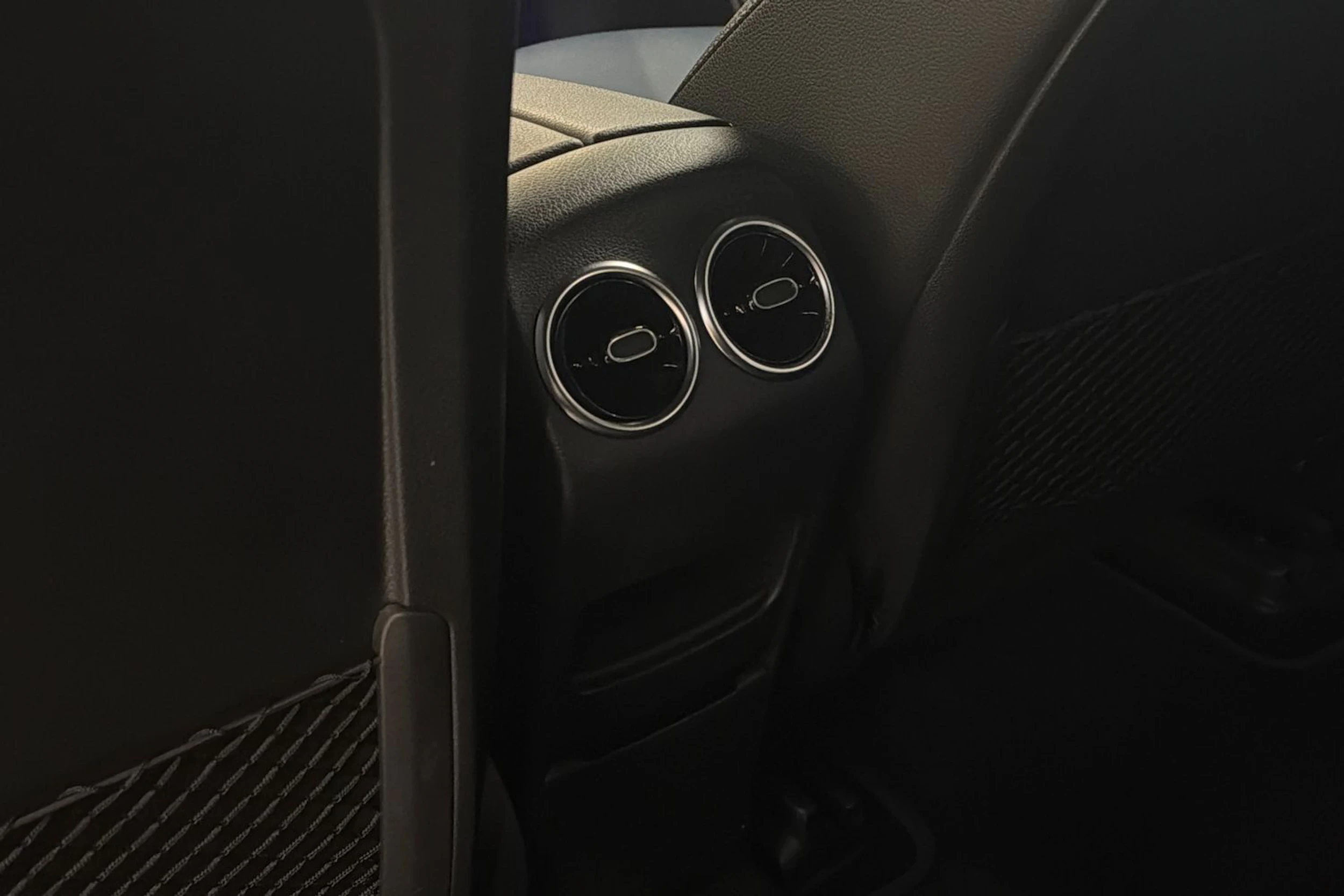 musta Mercedes-Benz EQB 2022 kuva 31.