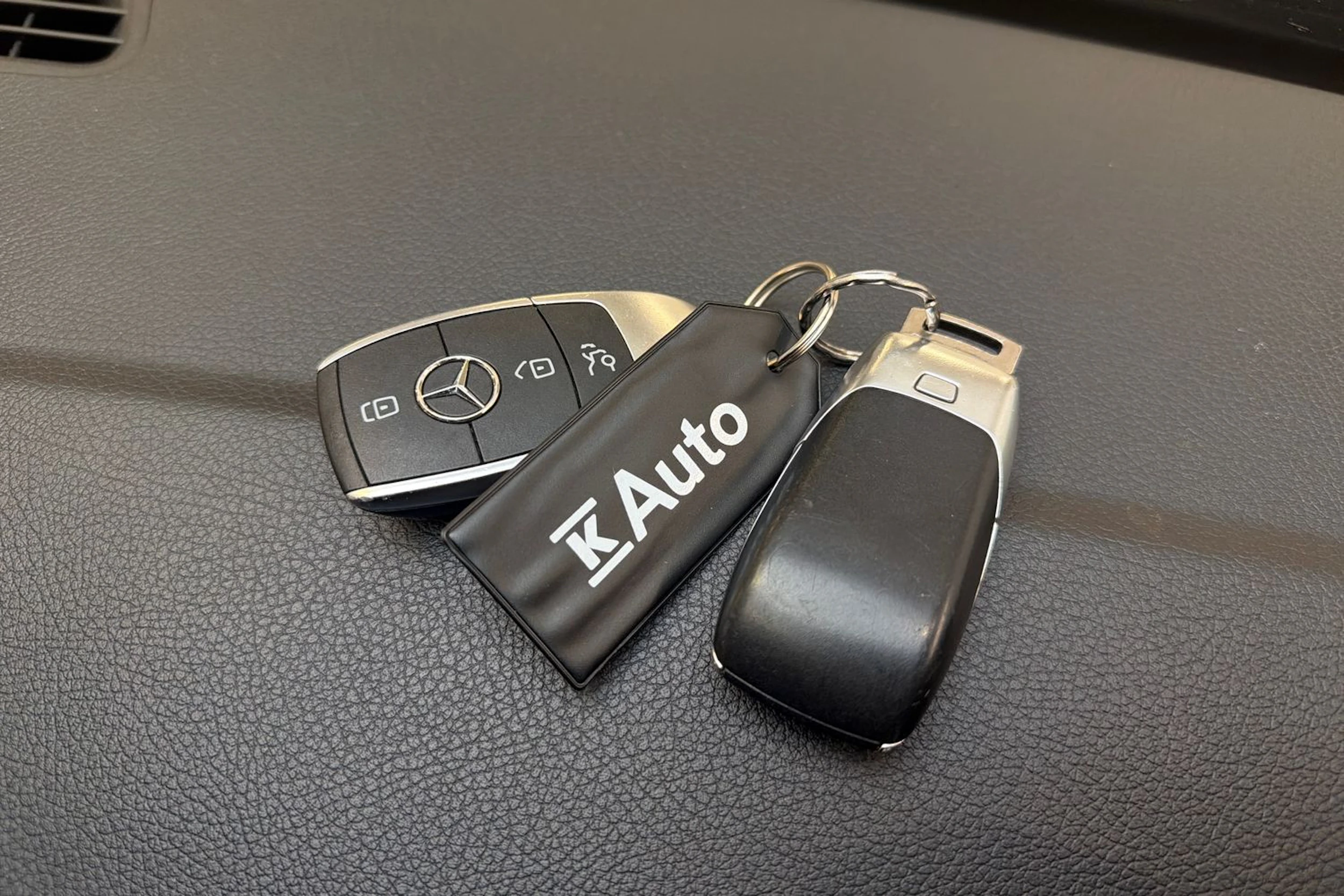 musta Mercedes-Benz EQB 2022 kuva 34.