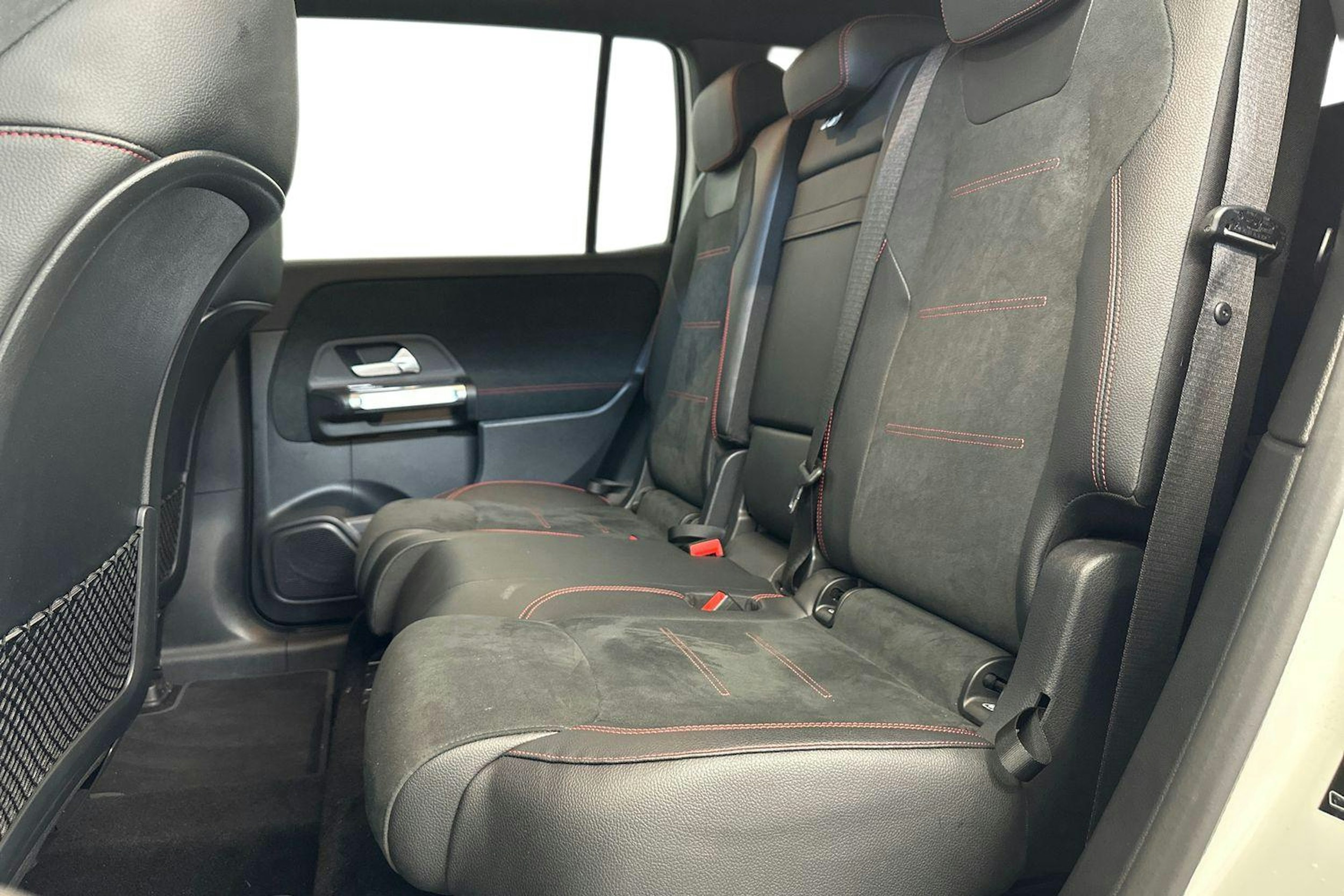 valkoinen Mercedes-Benz EQB 2022 kuva 10.