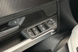 valkoinen Mercedes-Benz EQB 2022 kuva 16.