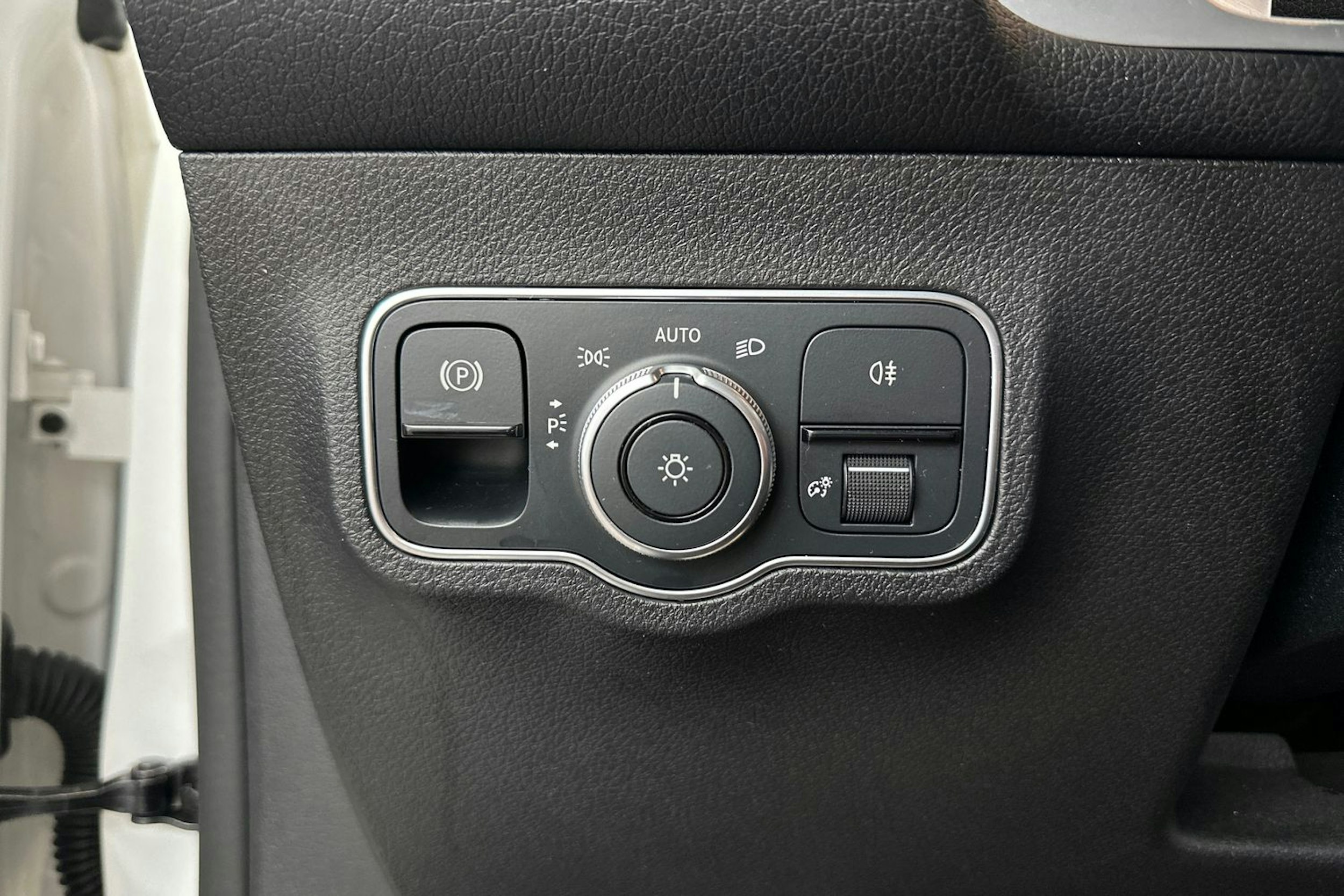 valkoinen Mercedes-Benz EQB 2022 kuva 17.
