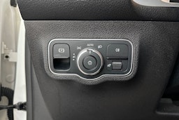 valkoinen Mercedes-Benz EQB 2022 kuva 17.