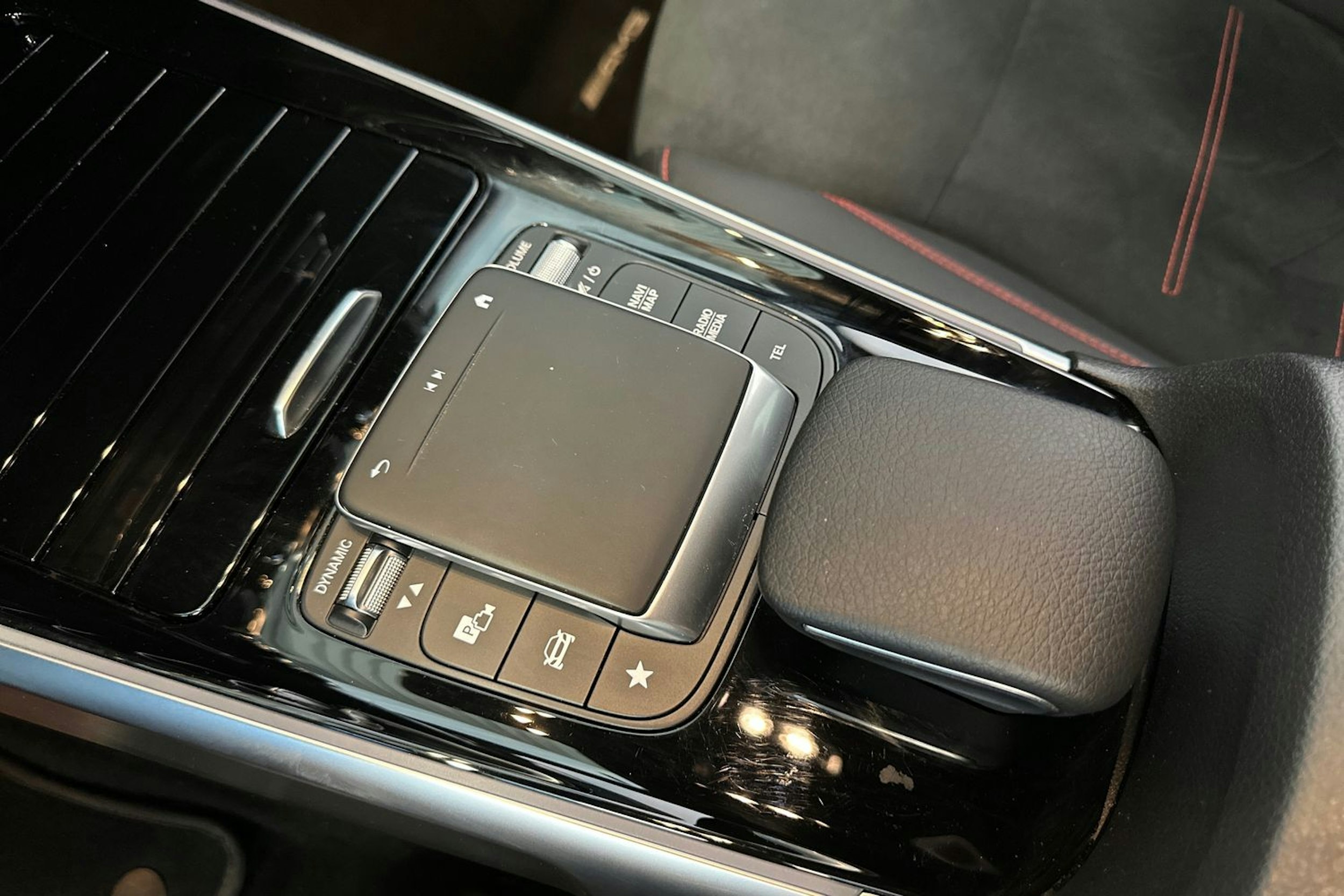 valkoinen Mercedes-Benz EQB 2022 kuva 21.