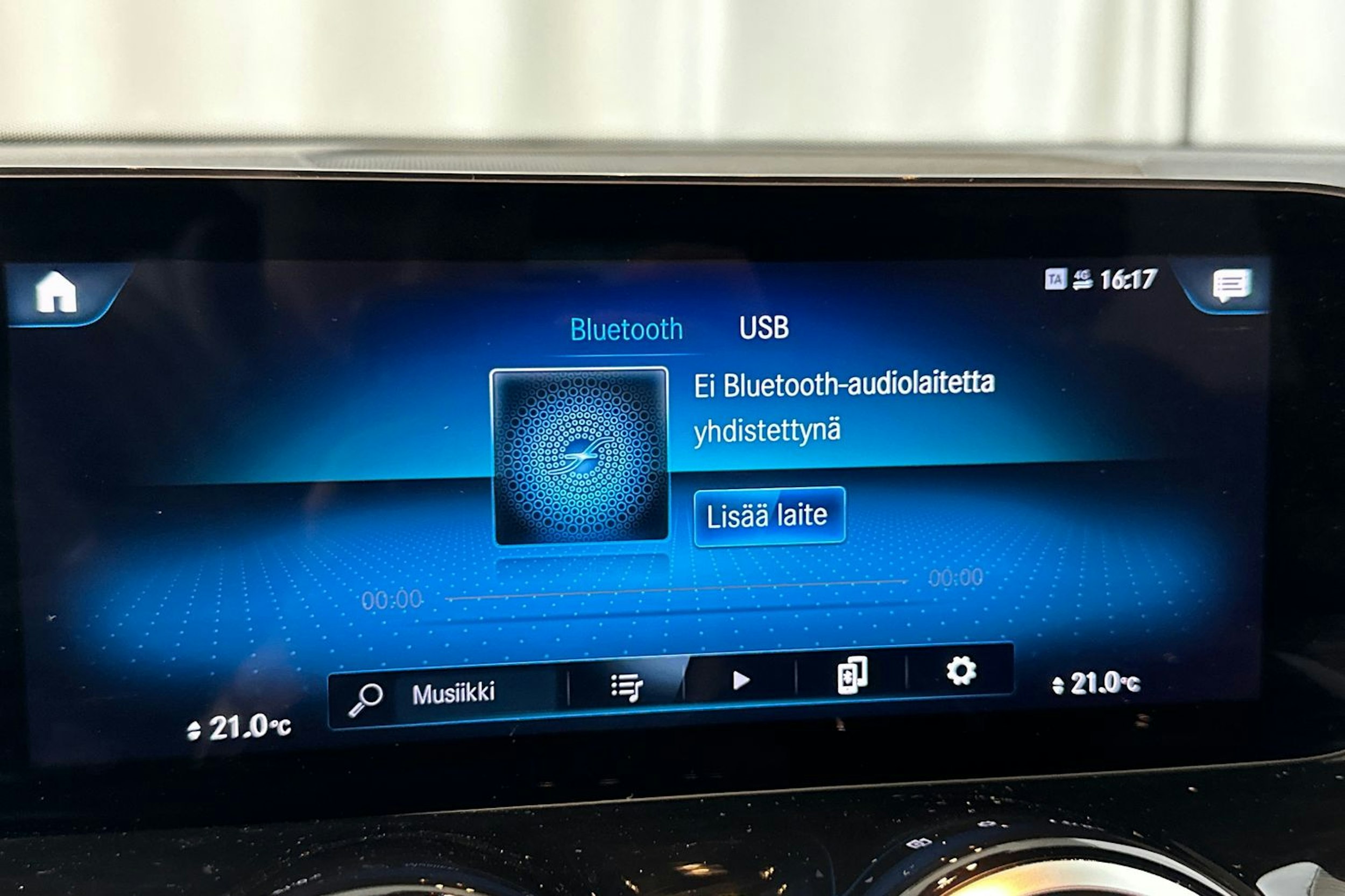 valkoinen Mercedes-Benz EQB 2022 kuva 24.