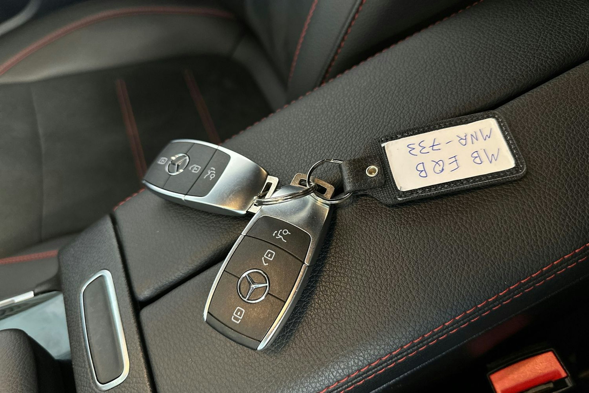 valkoinen Mercedes-Benz EQB 2022 kuva 27.