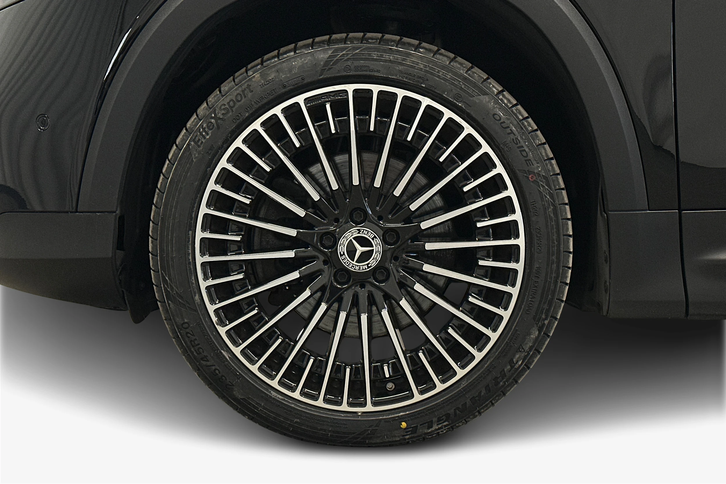 musta Mercedes-Benz EQB 2022 kuva 12.