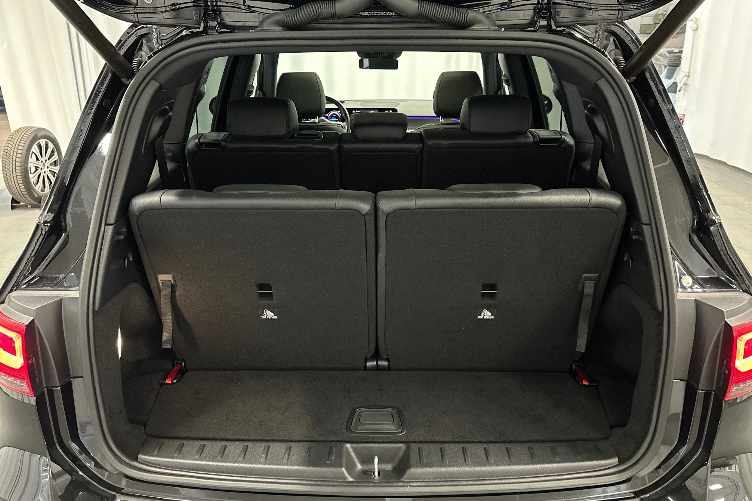 musta Mercedes-Benz EQB 2022 kuva 15.