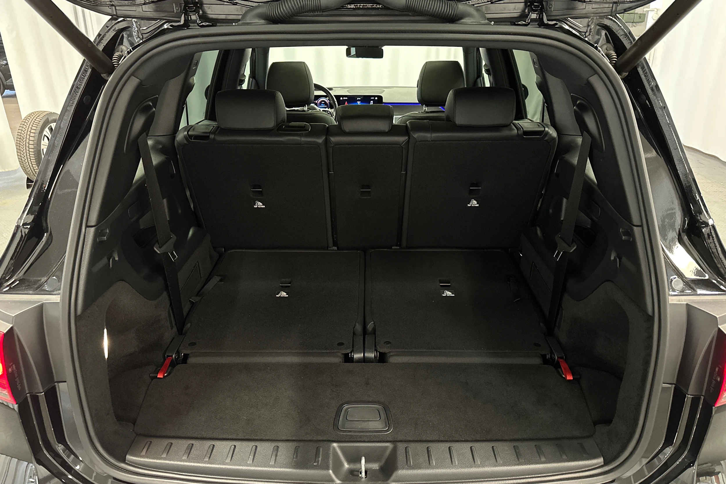 musta Mercedes-Benz EQB 2022 kuva 16.