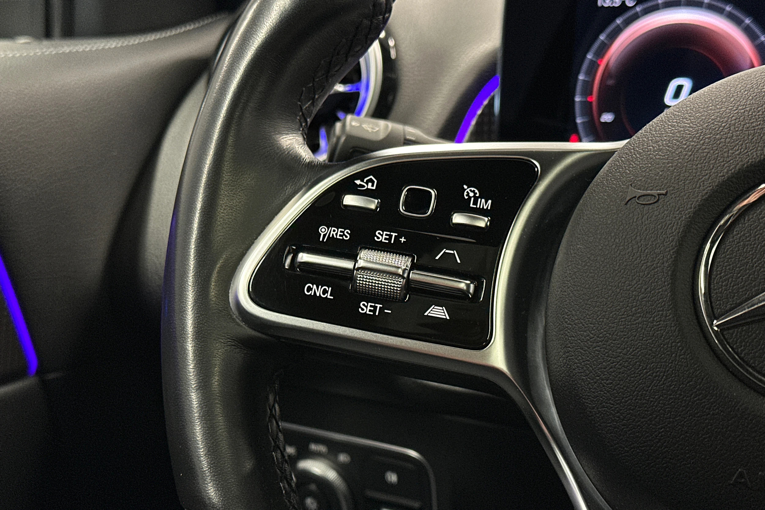 musta Mercedes-Benz EQB 2022 kuva 23.