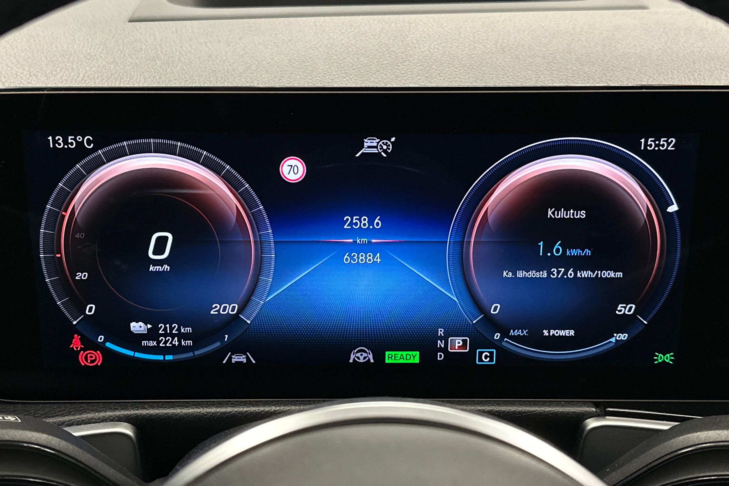 musta Mercedes-Benz EQB 2022 kuva 26.