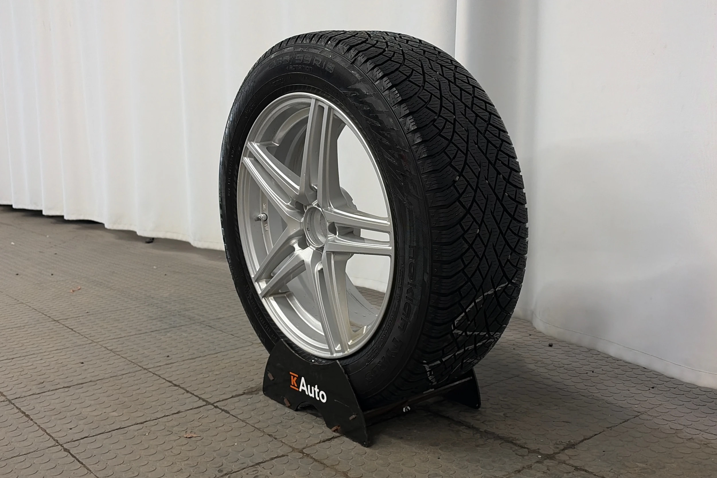 musta Mercedes-Benz EQB 2023 kuva 13.