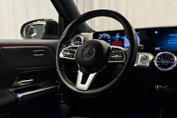 musta Mercedes-Benz EQB 2023 kuva 19.