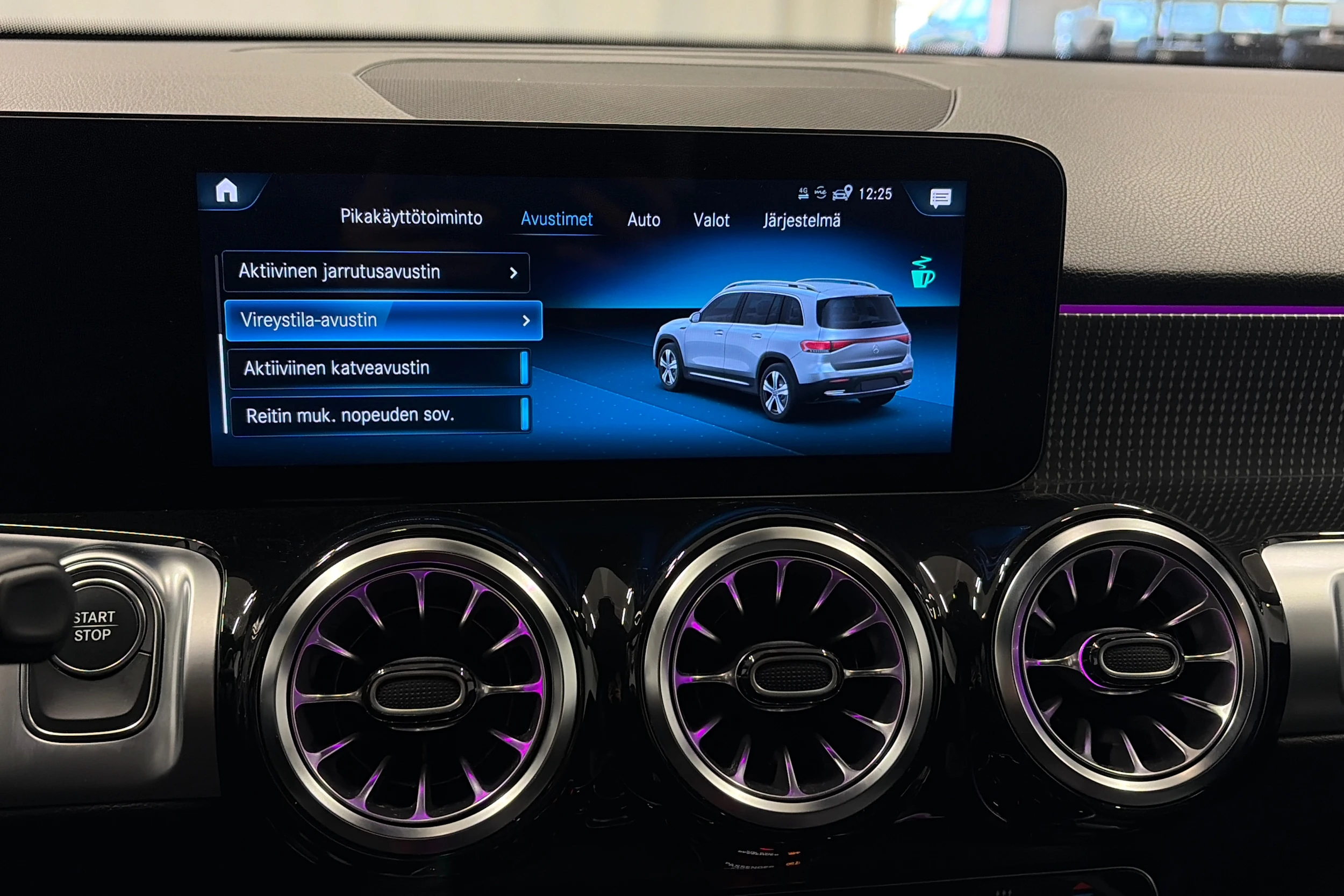 musta Mercedes-Benz EQB 2023 kuva 25.