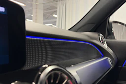 musta Mercedes-Benz EQB 2023 kuva 35.