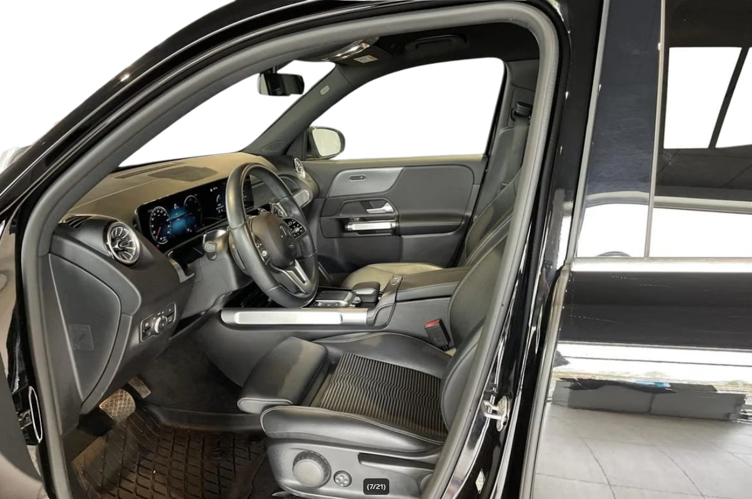 musta Mercedes-Benz EQB 2023 kuva 4.