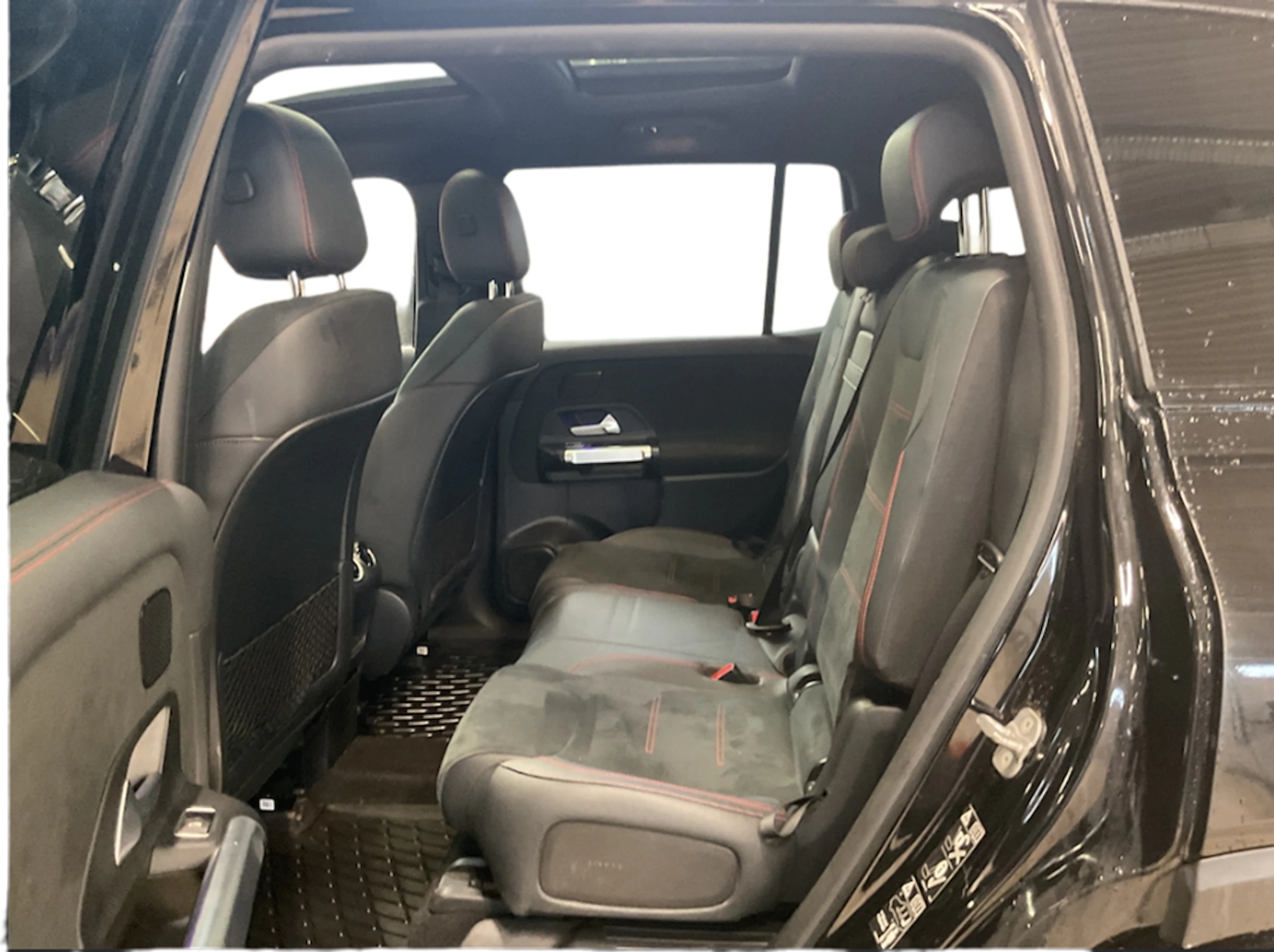 musta Mercedes-Benz EQB 2023 kuva 6.