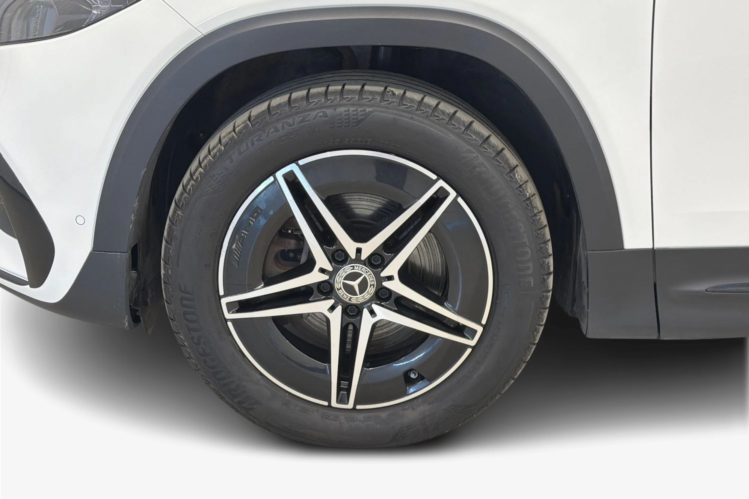 valkoinen Mercedes-Benz EQB 2023 kuva 12.