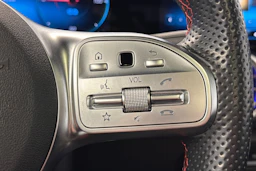 valkoinen Mercedes-Benz EQB 2023 kuva 16.