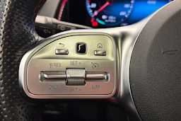 valkoinen Mercedes-Benz EQB 2023 kuva 17.