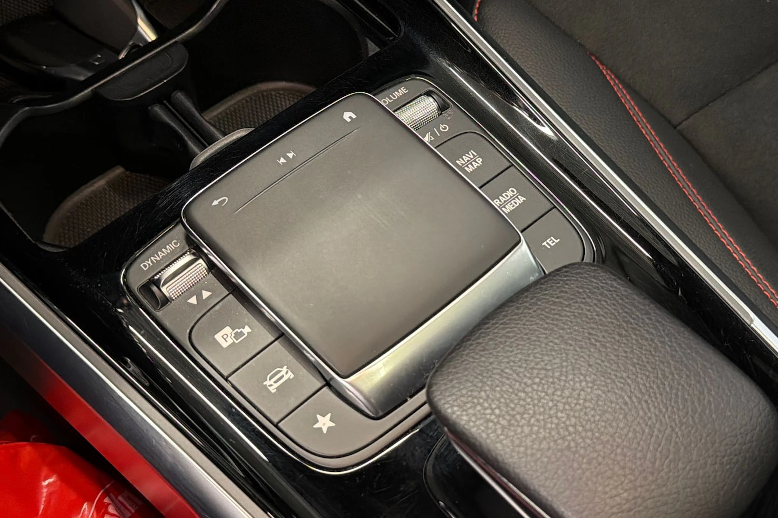 valkoinen Mercedes-Benz EQB 2023 kuva 25.