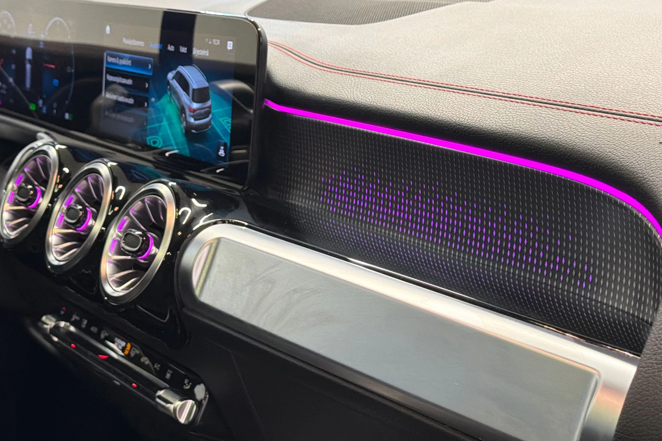 valkoinen Mercedes-Benz EQB 2023 kuva 27.