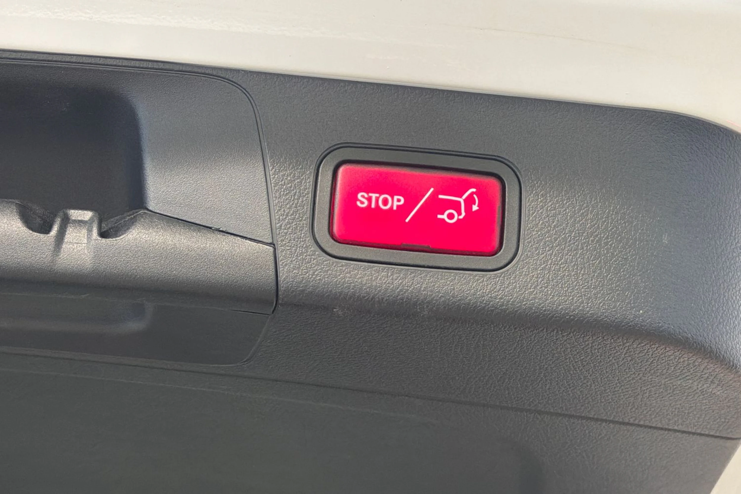 valkoinen Mercedes-Benz EQB 2023 kuva 32.