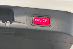 valkoinen Mercedes-Benz EQB 2023 kuva 32.