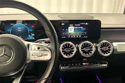 Musta Mercedes-Benz EQB 2023 kuva 16.