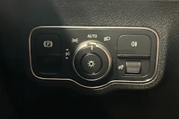 Musta Mercedes-Benz EQB 2023 kuva 17.