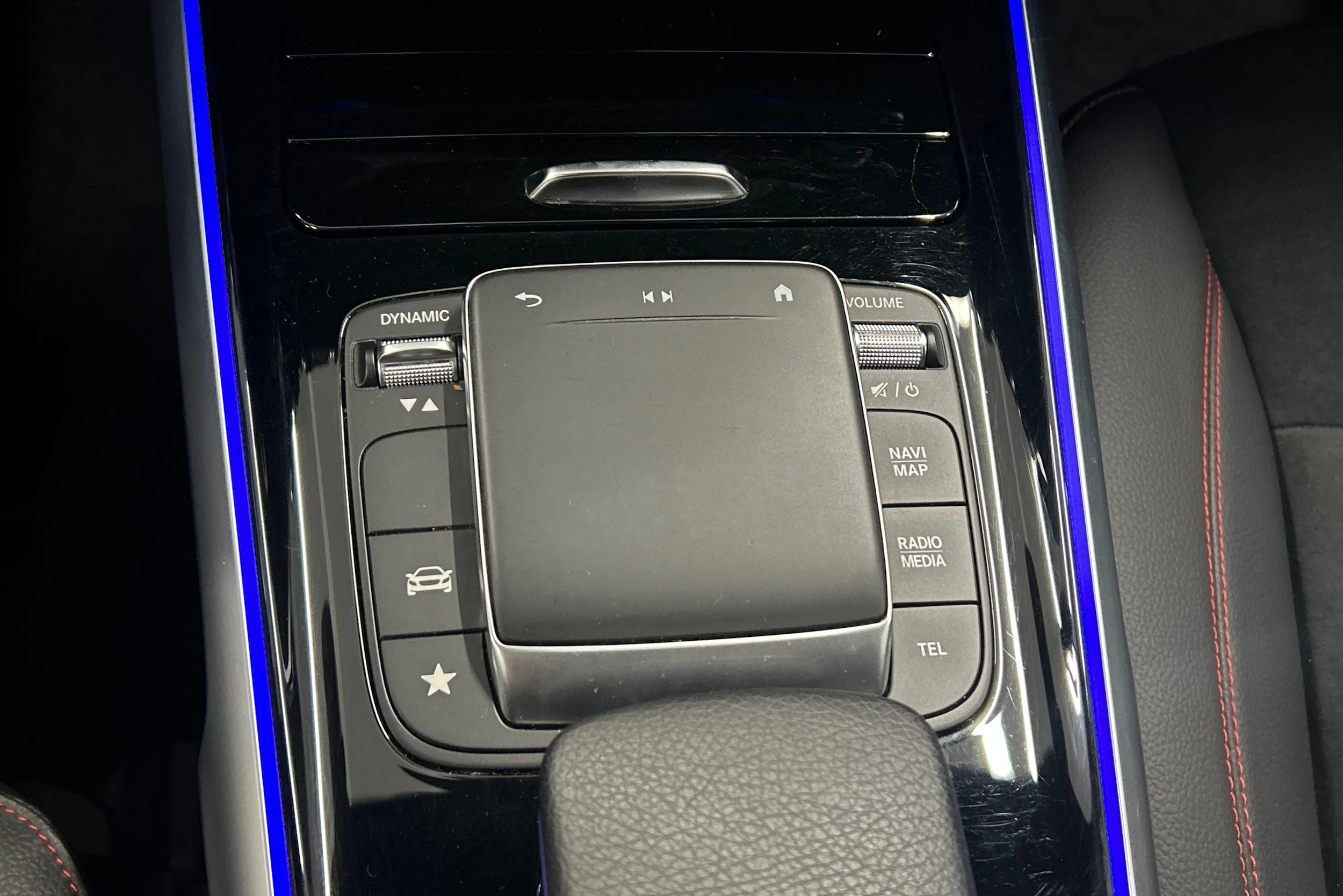 Musta Mercedes-Benz EQB 2023 kuva 21.