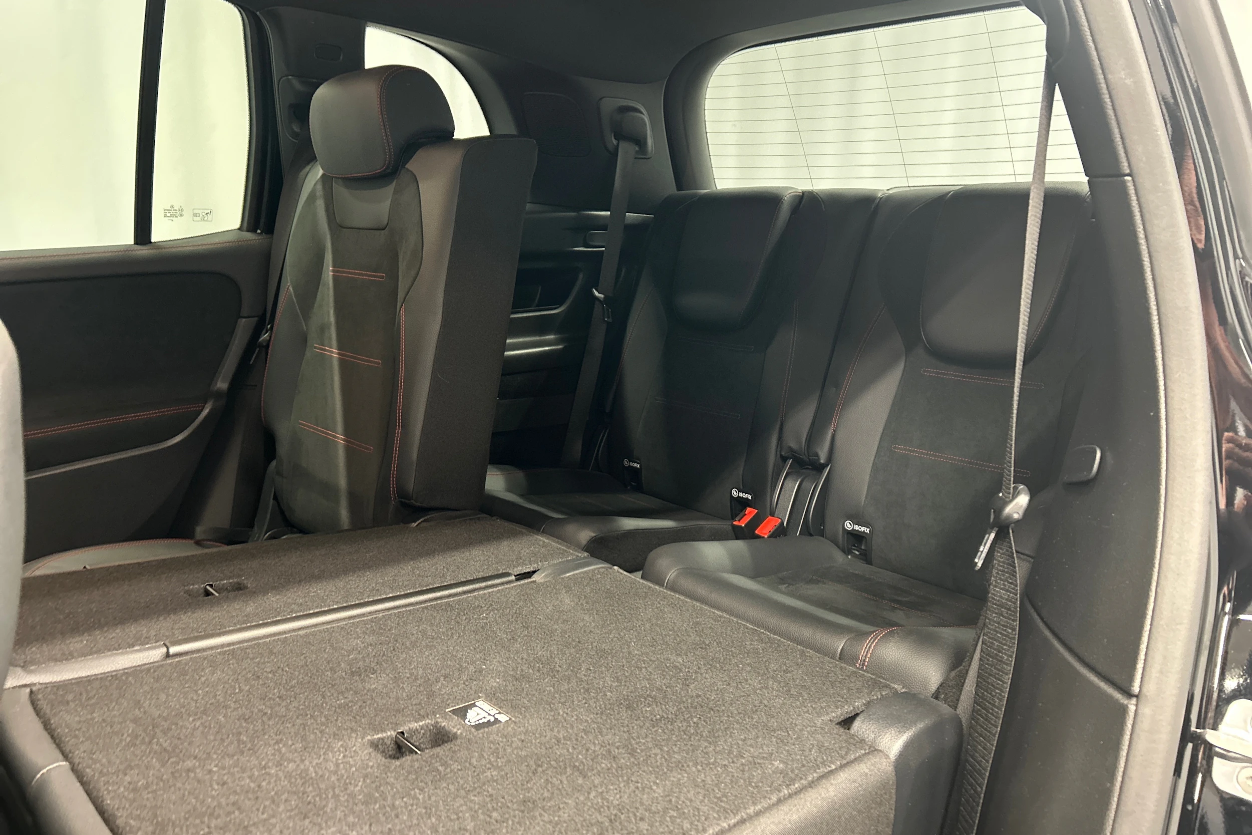 Musta Mercedes-Benz EQB 2023 kuva 25.