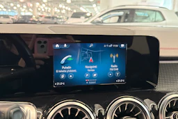 Musta Mercedes-Benz EQB 2023 kuva 28.