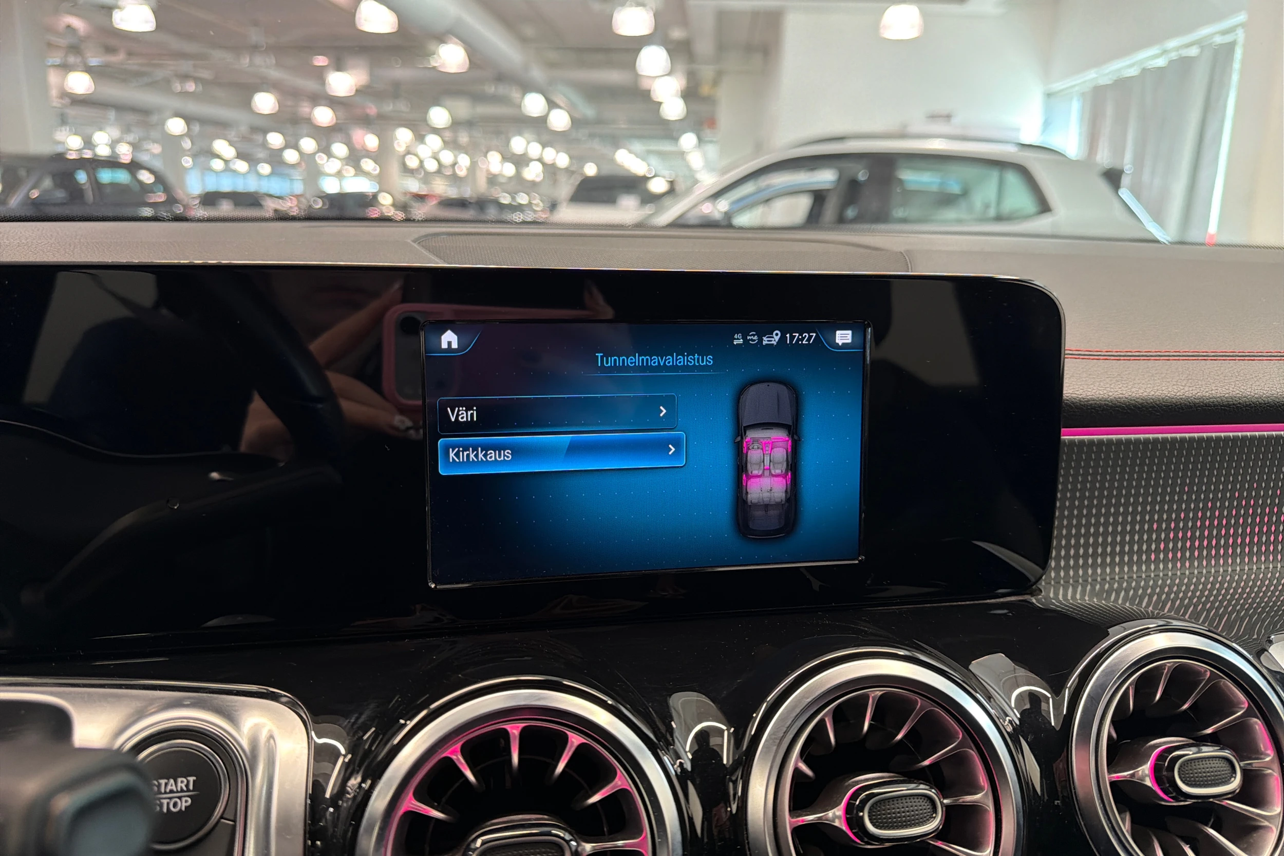 Musta Mercedes-Benz EQB 2023 kuva 29.