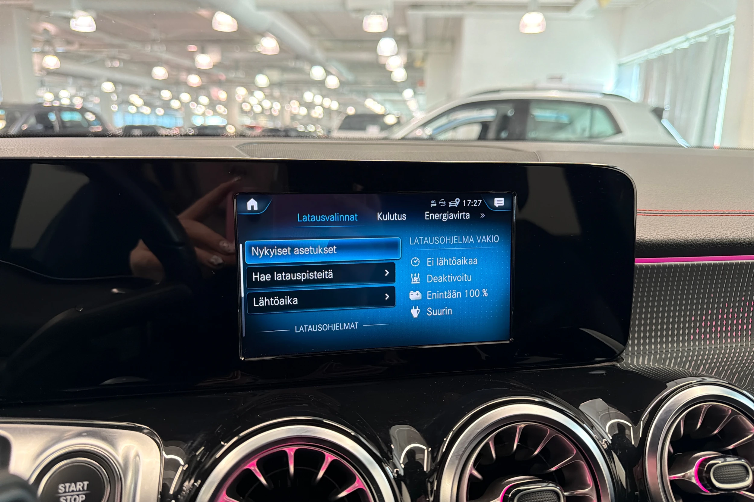 Musta Mercedes-Benz EQB 2023 kuva 30.